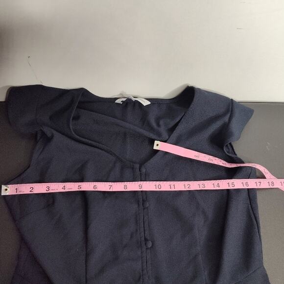 CUPCAKES and CASHMERE navy jumpsuit button front flutter sleeve tapered size 6 - Picture 6 of 7